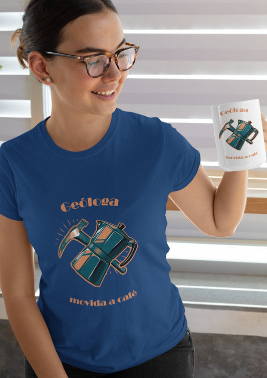 Camiseta Geóloga Movida a Café - Feminino -camiseta- Editora Datum
